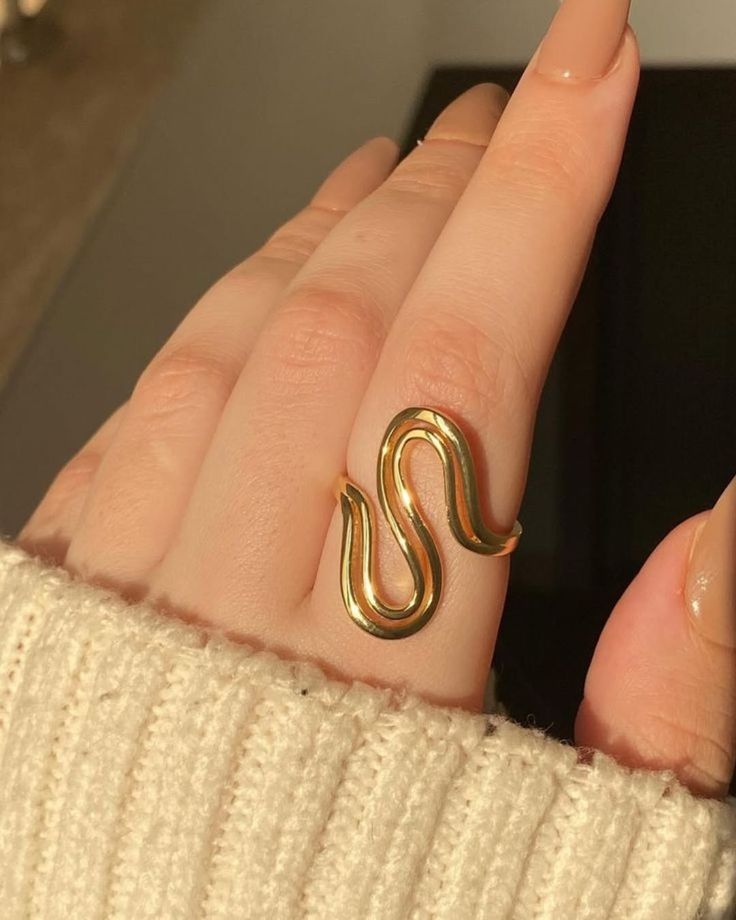 Golden Loop Flow Ring